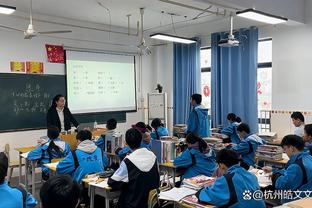 欧文：在季后赛里要保持冷静 我们要有坚韧不拔的品质